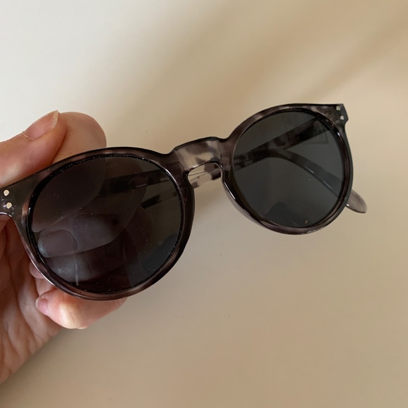 Quay Sunglasses - Picture 4 of 4